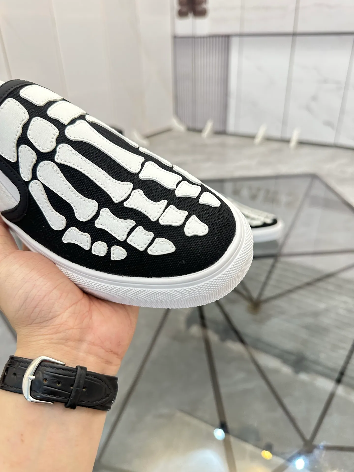 Men's shoes for sale 💰: 💰P420¥ Product trademark: AMIRI*「EMIR*] slip-on Regular size: 38-44 (can be customized to 37.45.46) Product materials: Upper imported original fabric spliced ​​cowhide, breathable lining, original outsole. No.: 1023